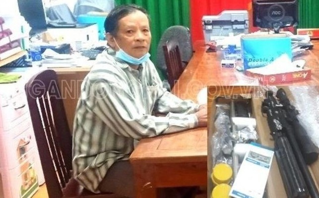 Bat giu doi tuong van chuyen sung hoi va 100 vien dan hinh anh