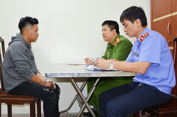 Nghi pham ke ve viec truy sat 2 nguoi o tiem cat toc hinh anh