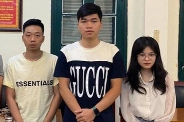 Vach tran thu doan gia bac si Benh vien Mat Trung uong de lua dao hinh anh