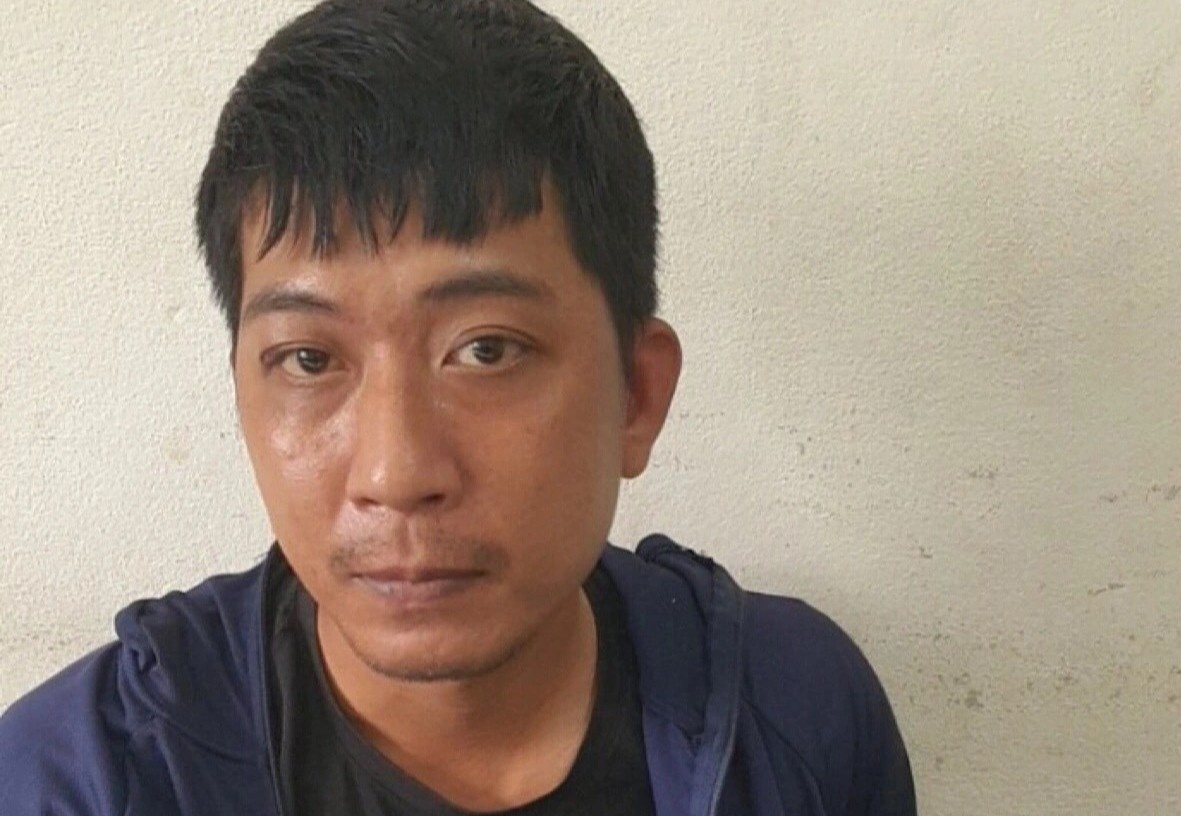 Cuop khong che nguoi phu nu trong van phong bat dong san hinh anh