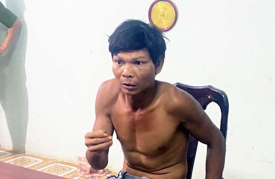 Bat giu nghi pham dap pha oto, sat hai chu xe hinh anh