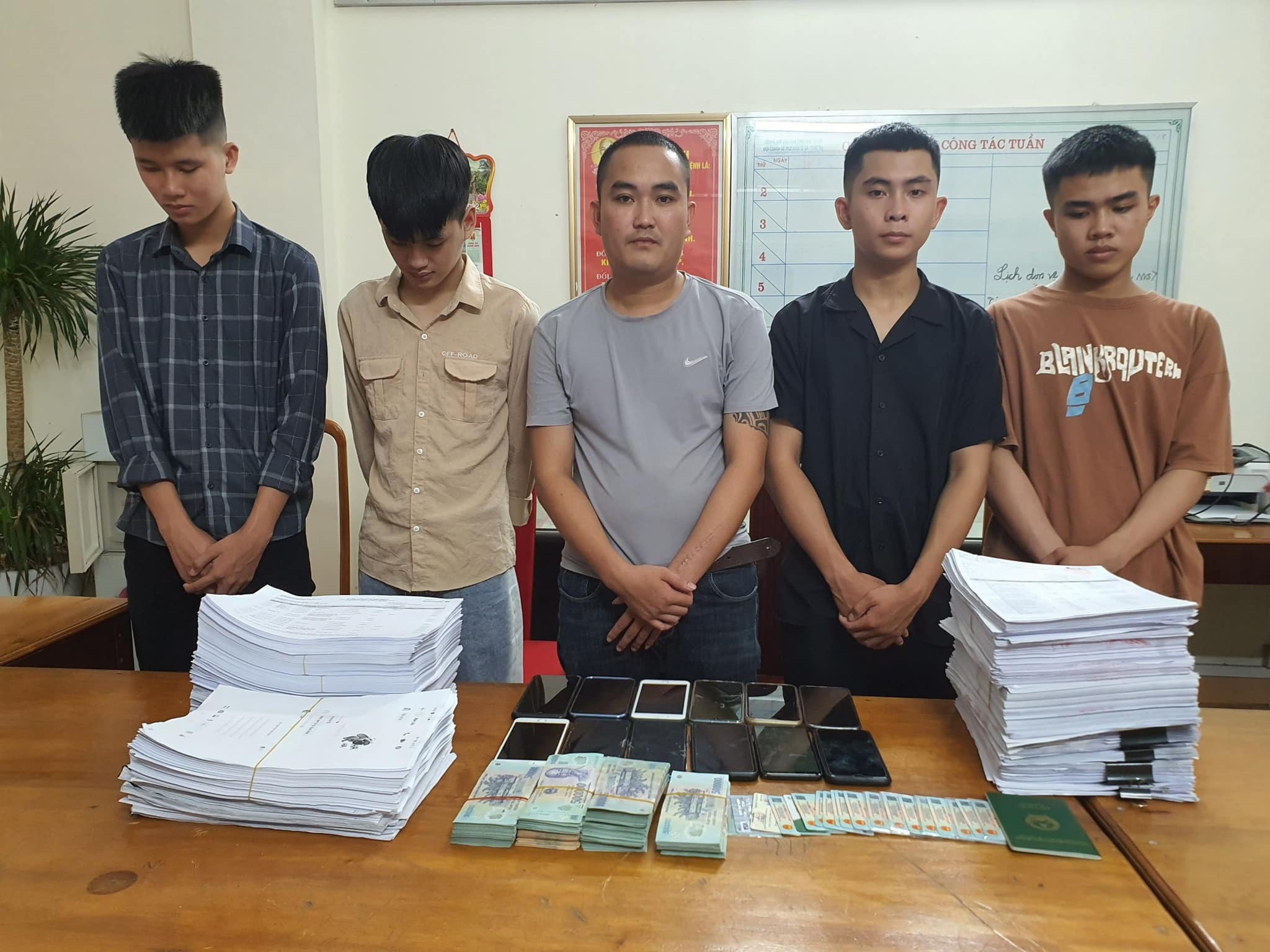 chiem doat tai san anh 2