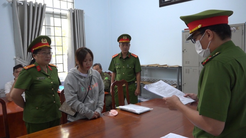 Nhan vien ngan hang lua dao chiem doat tren 13 ty dong hinh anh