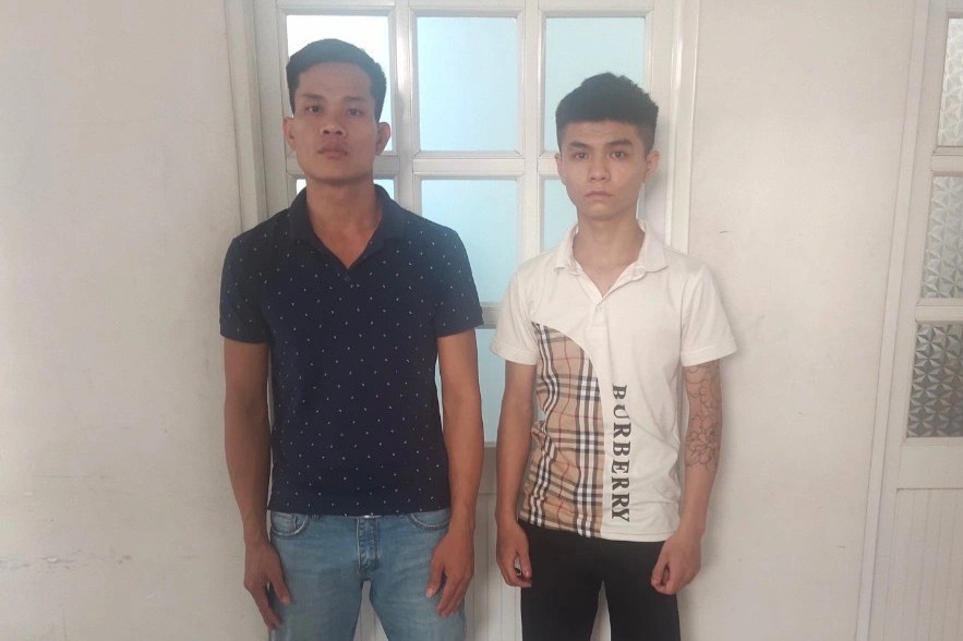 Ngan chan nhom thanh nien dap pha nha dan hinh anh