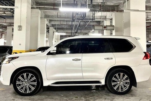 Cong an Thai Binh ban dau gia 2 xe Lexus 570 'vo chu' hinh anh