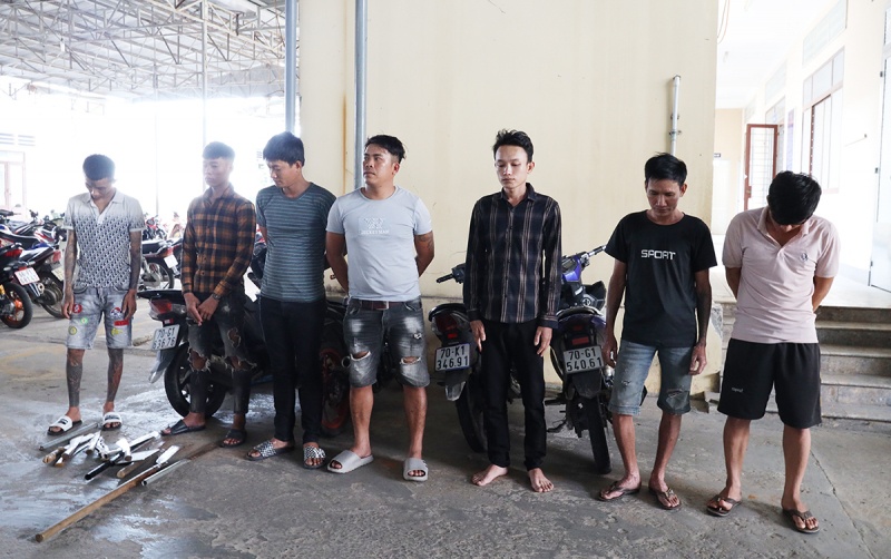 Bat nhom bao ke va huy hoai tai san cac quan ca phe hinh anh