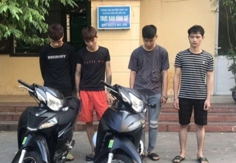 Bat nhom thanh nien chuyen trom cap, tieu thu xe gian hinh anh
