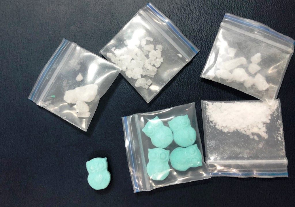 Thieu nu bi bat khi di mua nhieu loai ma tuy mung tiec sinh nhat hinh anh