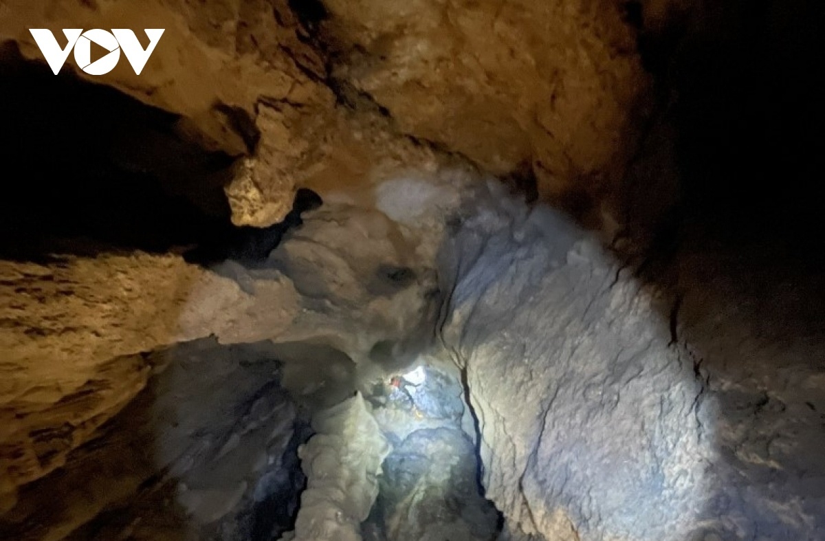 bo xuong nguoi trong hang anh 5