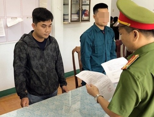 chiếm đoạt tiền tỷ ảnh 1 chiem doat tien ty anh 1