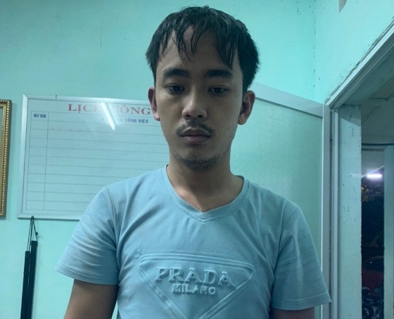 No sung thi uy vi xich mich chuyen cho can nhau hinh anh