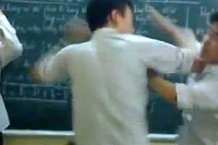 Nam sinh lop 10 bi ban cung khoi dam tu vong hinh anh