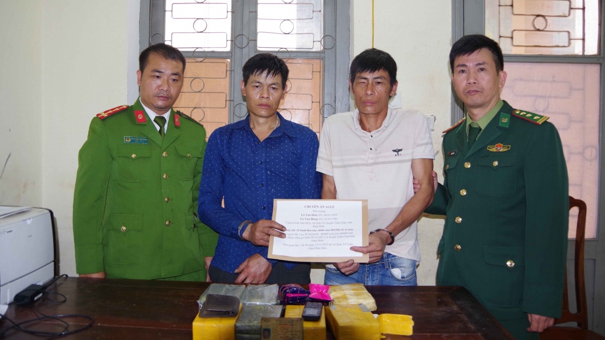 Hai anh em van chuyen 6.000 vien ma tuy tong hop de nhan 10 trieu dong hinh anh