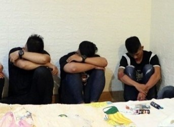 Phat hien 24 thanh nien duong tinh voi ma tuy o khach san hinh anh