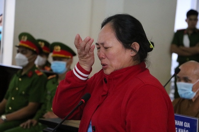 nu sinh dau doc cha anh 2