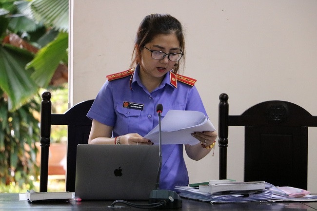 nu sinh dau doc cha anh 3