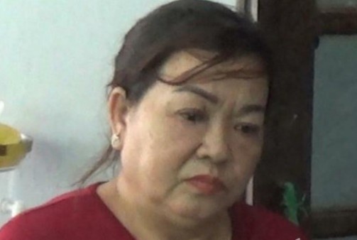 Me va con gai bi khoi to do hoat dong tin dung den hinh anh