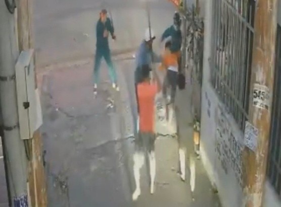 Chu nha tro cung ca xom vay bat 2 nguoi trom cap tai san hinh anh