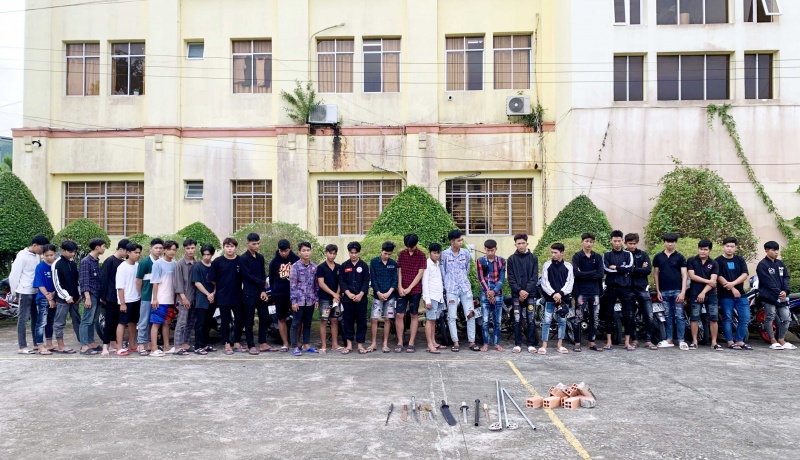 thanh niên hỗn chiến ảnh 1 thanh nien hon chien anh 1