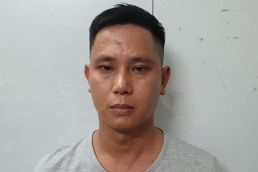 Cuong doat tien cua CSGT, nguoi dan ong bi bat hinh anh