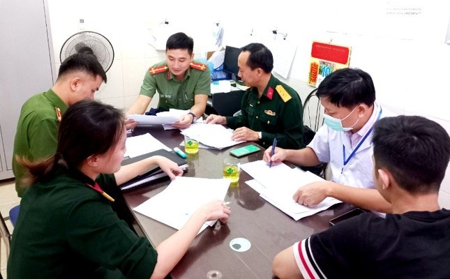 29 thanh nien bi phat tien vi tron kham suc khoe nghia vu quan su hinh anh