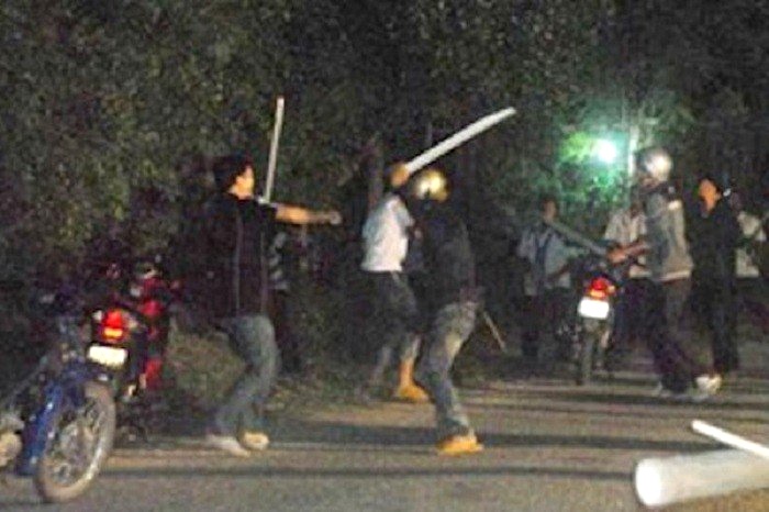 Hai nhom thanh nien hon chien trong dem o Binh Duong hinh anh
