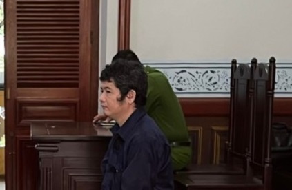 An chung than cho nguoi dan ong dung keo cua quan dam ban nhau tu vong hinh anh