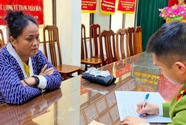 Khoi to nguoi lua ban gang tay y te, chiem doat hon 3 ty dong hinh anh