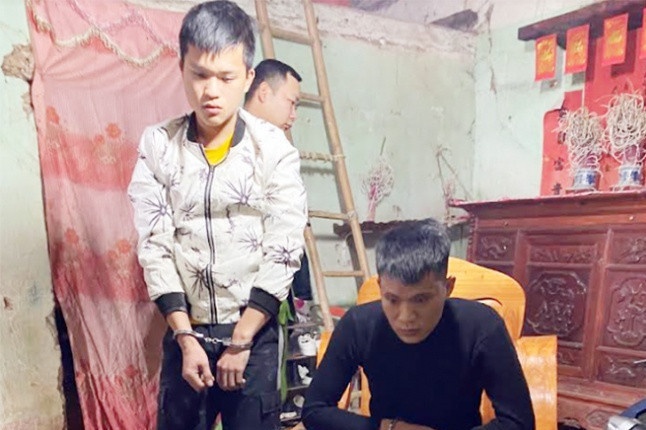 Bat qua tang 2 vu mua ban heroin hinh anh