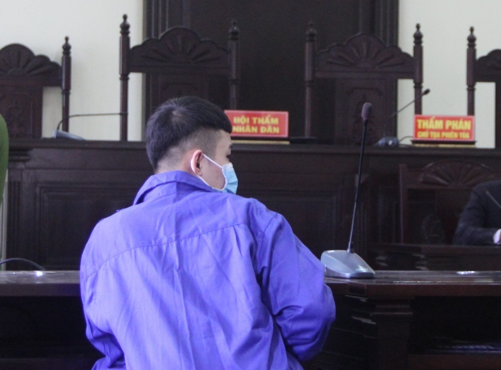 Bi kich cua bi cao tuoi teen pham toi cuop tai san hinh anh