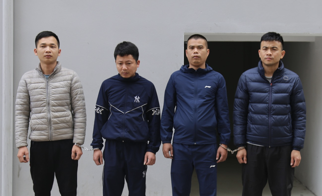 Tam giu hang chuc oto, xe may lien quan duong day tin dung den hinh anh