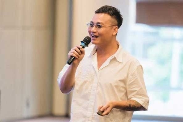 Vet truot cua Tuan Saker va nhung YouTuber 'den' hinh anh