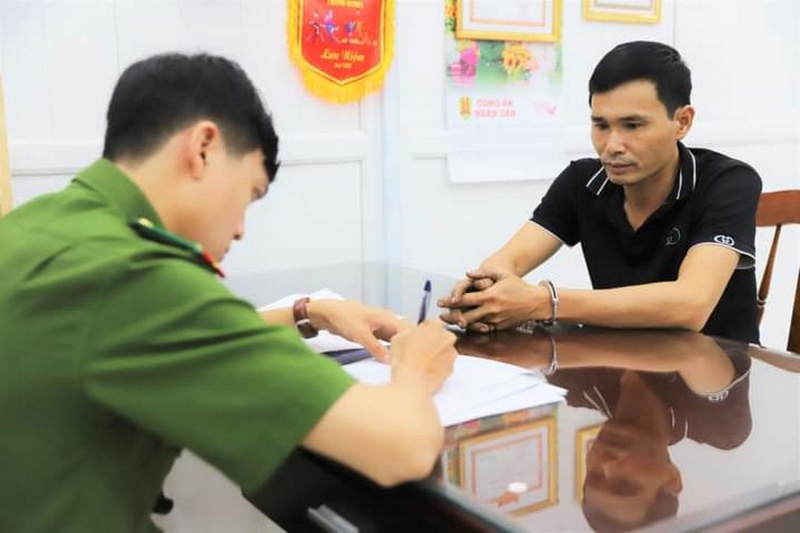 Truy tim bi hai cua nghi pham lua dao chuyen nghiep hinh anh
