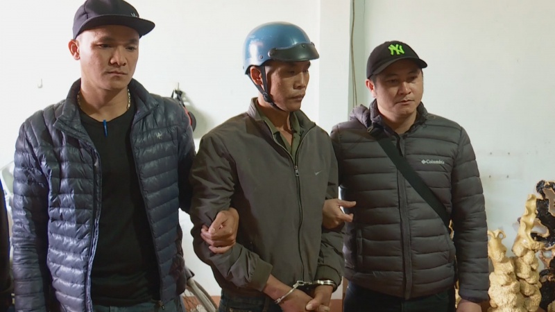 Tam giu cap vo chong chuyen dot nhap nha dan hinh anh