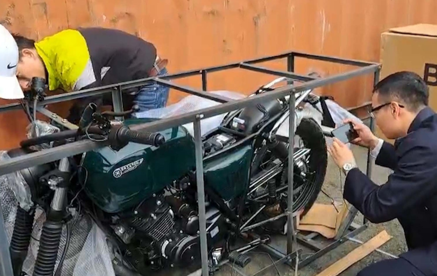 Phat hien lo xe may tri gia 3 ty dong khong ro nguon goc hinh anh