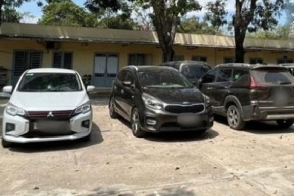 Thue 10 oto roi dem di cam co hinh anh