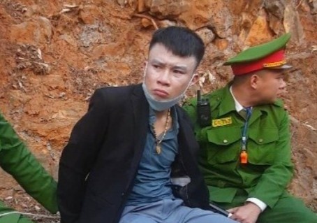 Thanh nien di oto bien so Hai Phong cho gan 2.000 vien ma tuy hinh anh