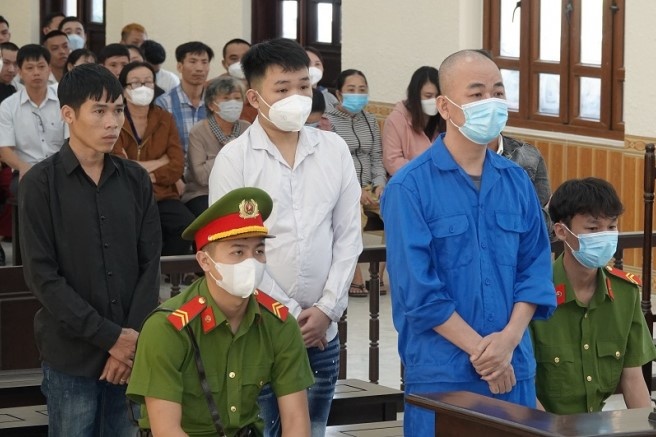Tong chet nguoi, tai xe Mercedes bi phat 4 nam tu hinh anh