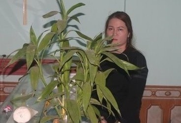 Chu tiem massage cho 2 nhan vien ban dam hinh anh