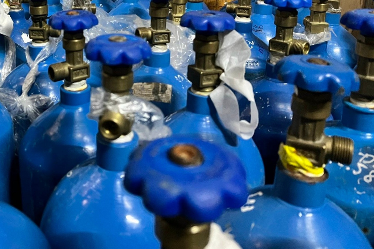 Bat giu kho hang tap ket binh khi cuoi tai Ha Noi hinh anh