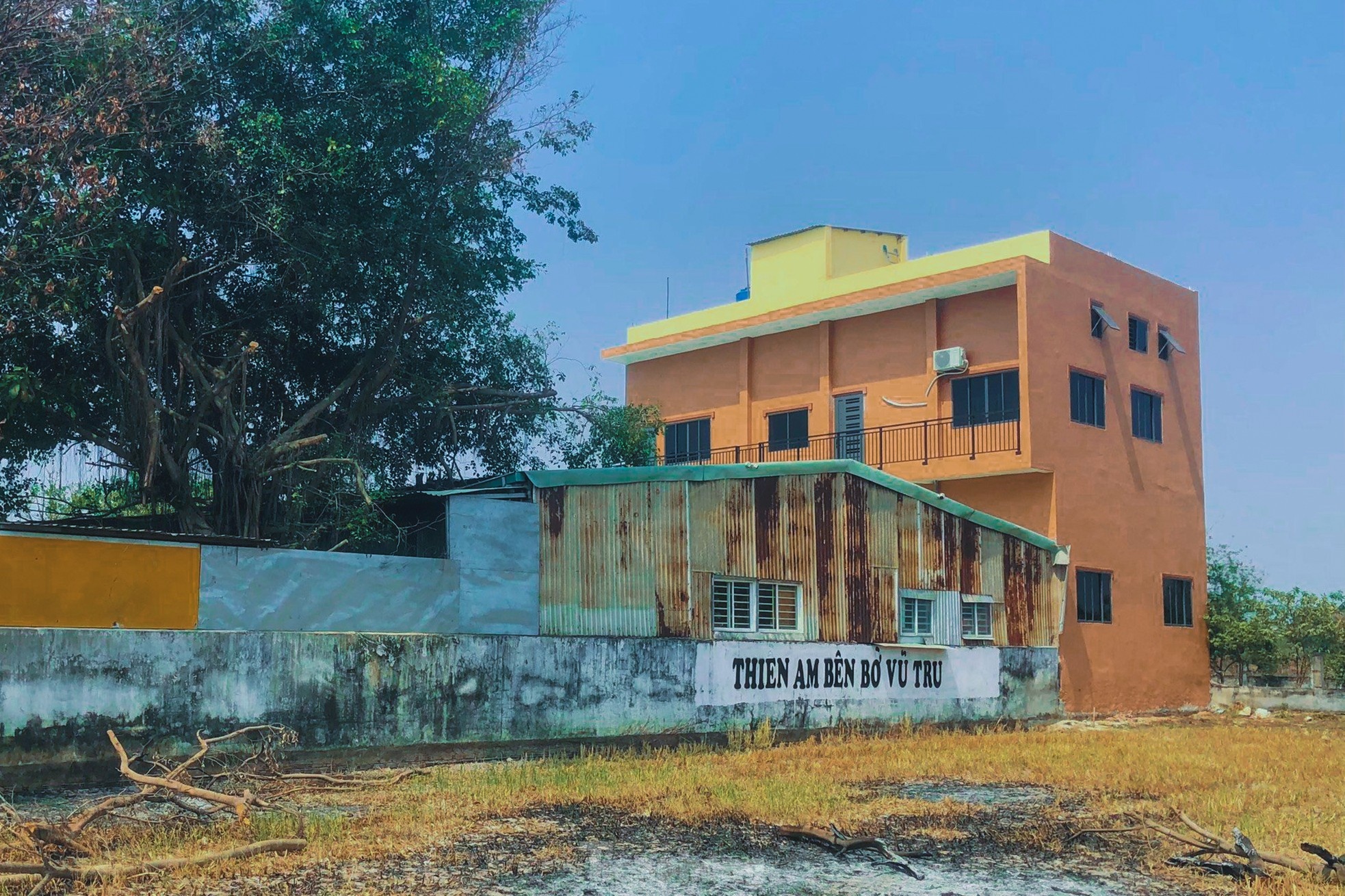 Cong an tiep tuc den Tinh that Bong Lai hinh anh