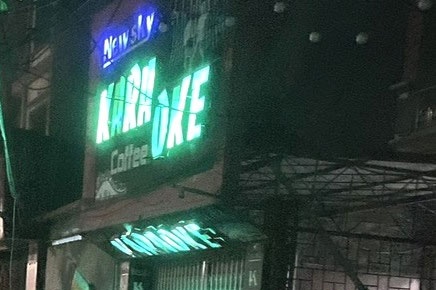 Quan karaoke New Sky to chuc cho dan choi bay lac hinh anh