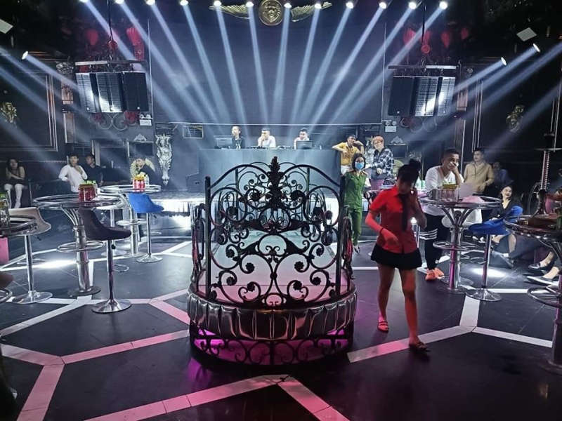 Bat giu nhom nghi pham cung cap ma tuy trong quan Monaco Lounge hinh anh