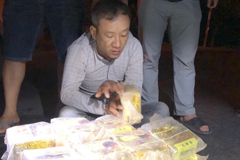 Khoi to nghi pham van chuyen 24 kg ma tuy hinh anh