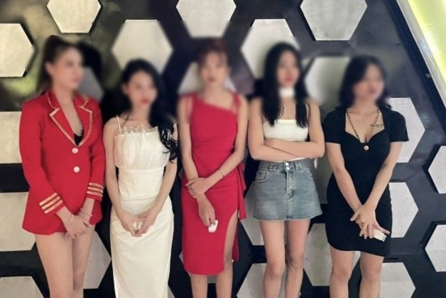 Hang chuc khach va nhan vien Space X Club duong tinh voi ma tuy hinh anh