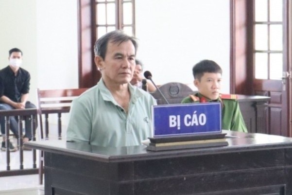 Giet hang xom vi tranh chap dat, nguoi dan ong linh an 15 nam tu hinh anh
