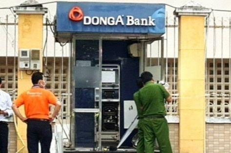 Dinh nhay song tu tu sau khi pha tru ATM trom ket tien hinh anh