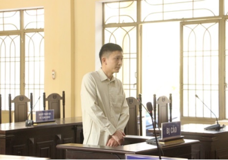 Thanh nien cuop tiem vang, den nha truong cong an huyen xin dau thu hinh anh