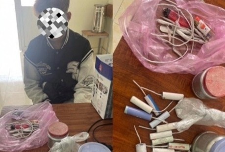 Hoc sinh tu che phao no mang den truong hoc hinh anh