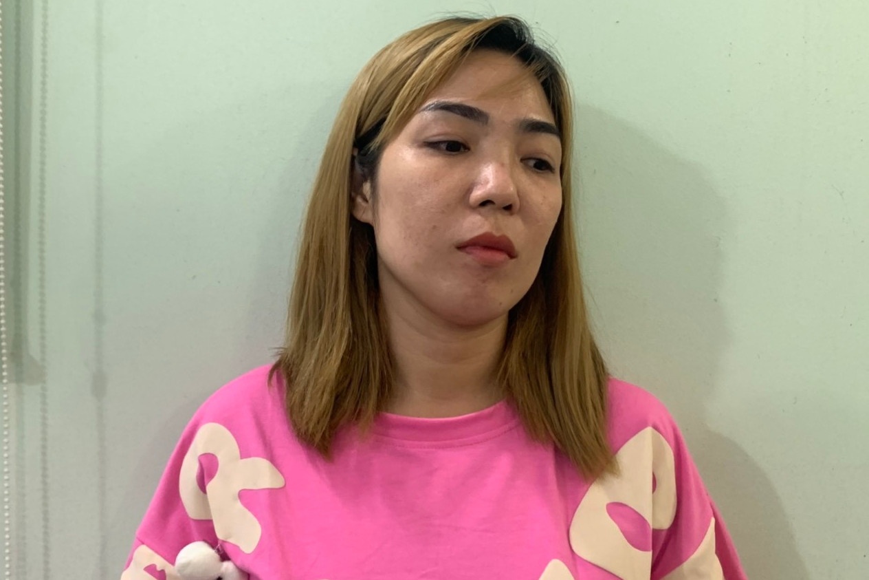 Lột quần áo cô gái ảnh 1 Lot quan ao co gai anh 1